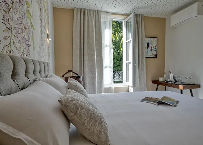 La Nuit Au Quai De Luxe Petit Meslier * Troyes