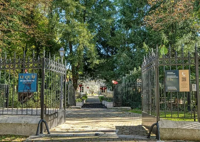 La Nuit Au Quai De Luxe Petit Meslier Apartment