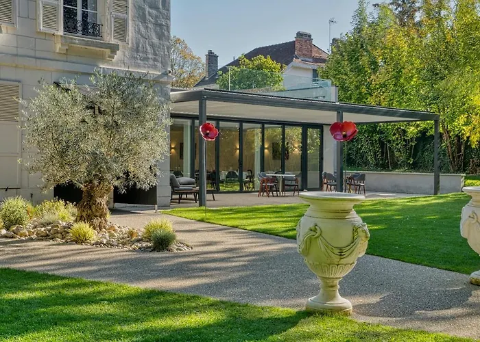 La Nuit Au Quai De Luxe Petit Meslier *